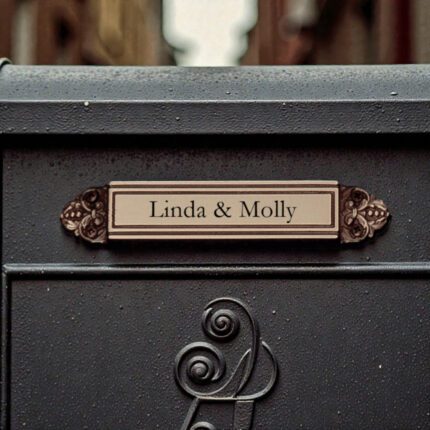 Postkasse - støbte messing skilte