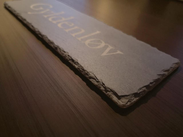 Elegant baredygtig navneskilt i skiffer