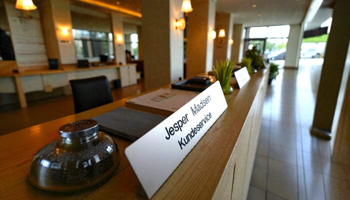 Skilte til kundeservice reception